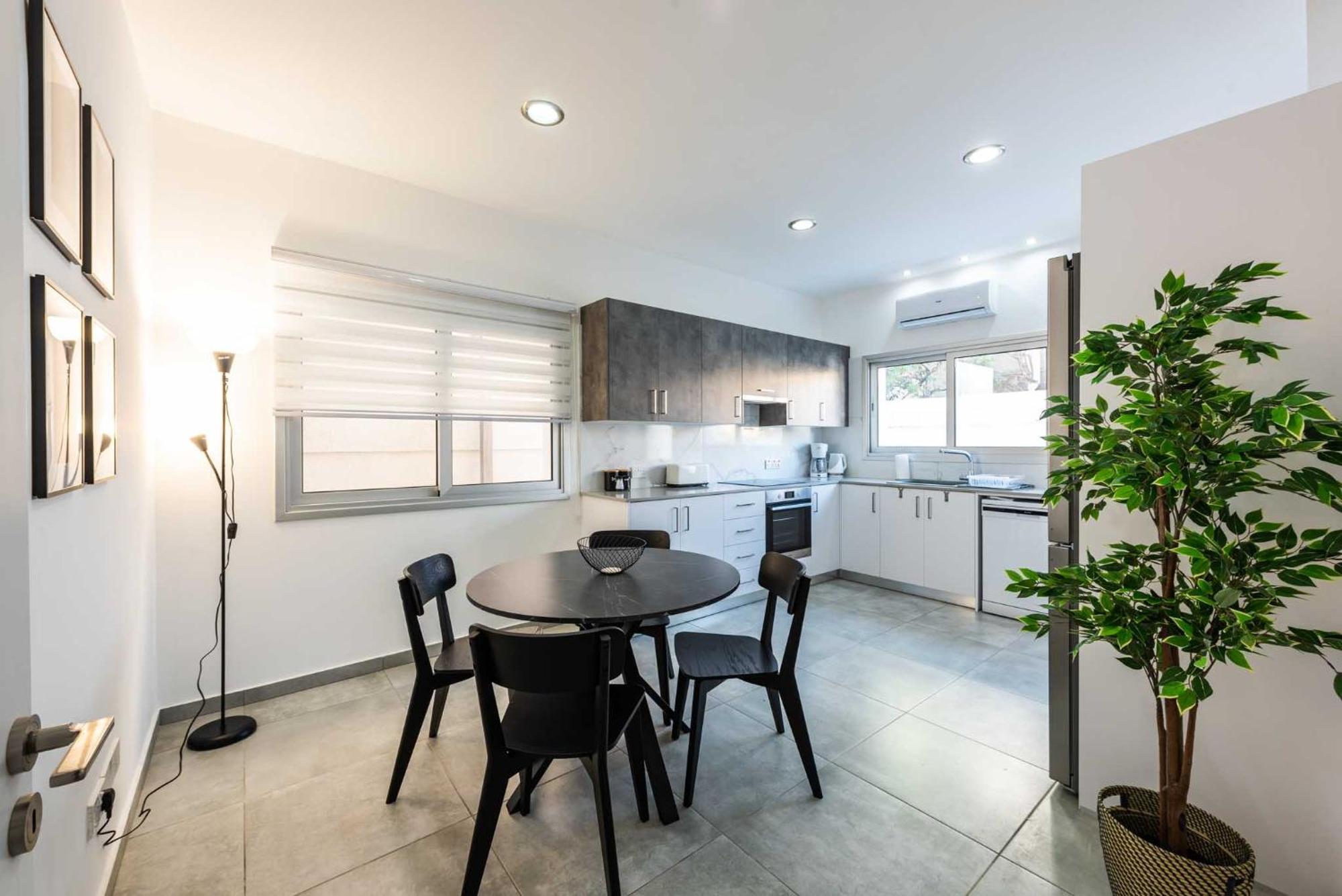 Kition City Apartments - Central Location Ларнака Екстер'єр фото